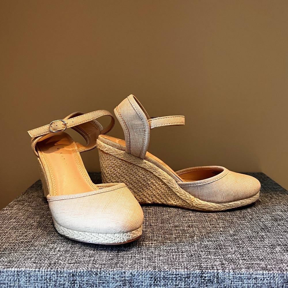 Kelly & Katie Size 8 Nude Espadrille Wedges